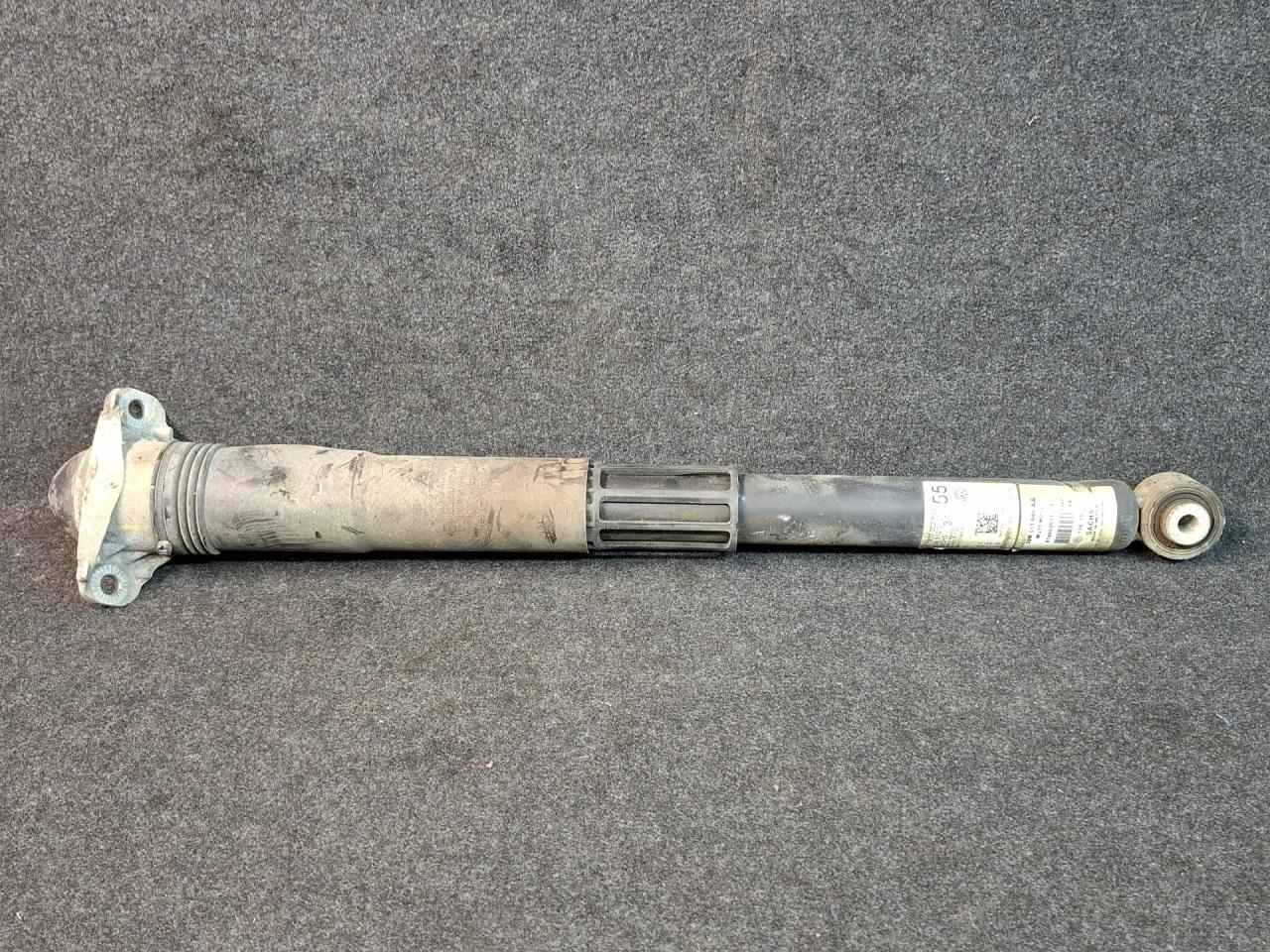 амортизатор задний левый Volkswagen Jetta 7 поколение 2019, 1.4 л., бензин, АКПП, синий, седан, передний привод, QM513049.AA - фото №1