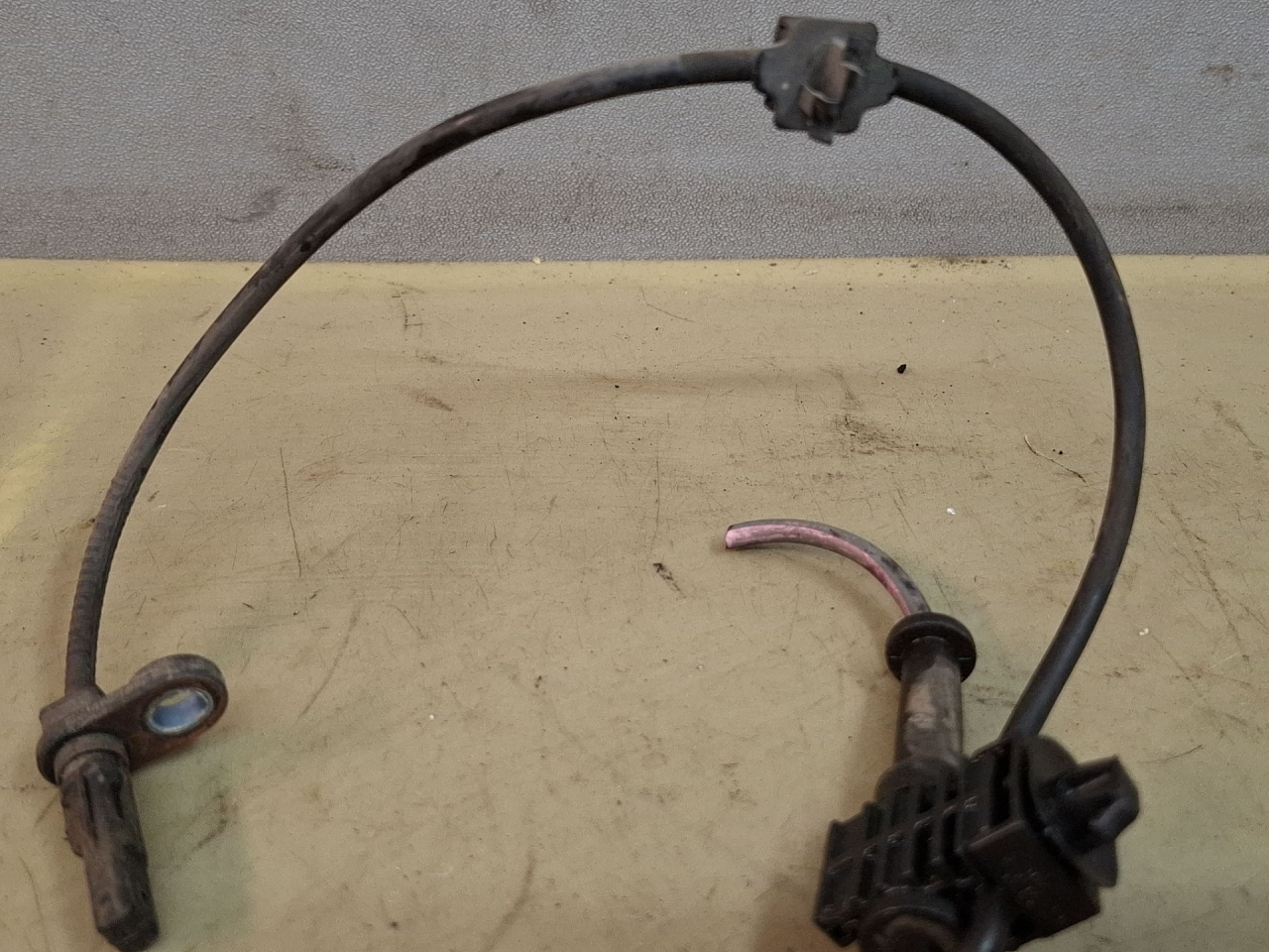 датчик ABS Mazda 3 3 поколение 2016, 2.0 л., PEY4, бензин, МКПП - фото №1