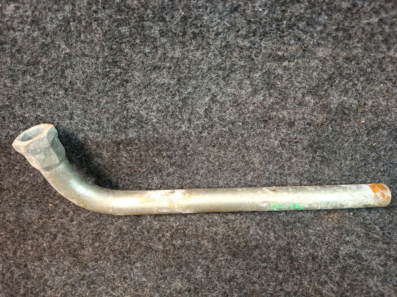 ключ колесный (балонный) Volkswagen Jetta 7 поколение 2021, 1.4 л., бензин, АКПП, серый, передний привод, 4D0012219A - фото №1