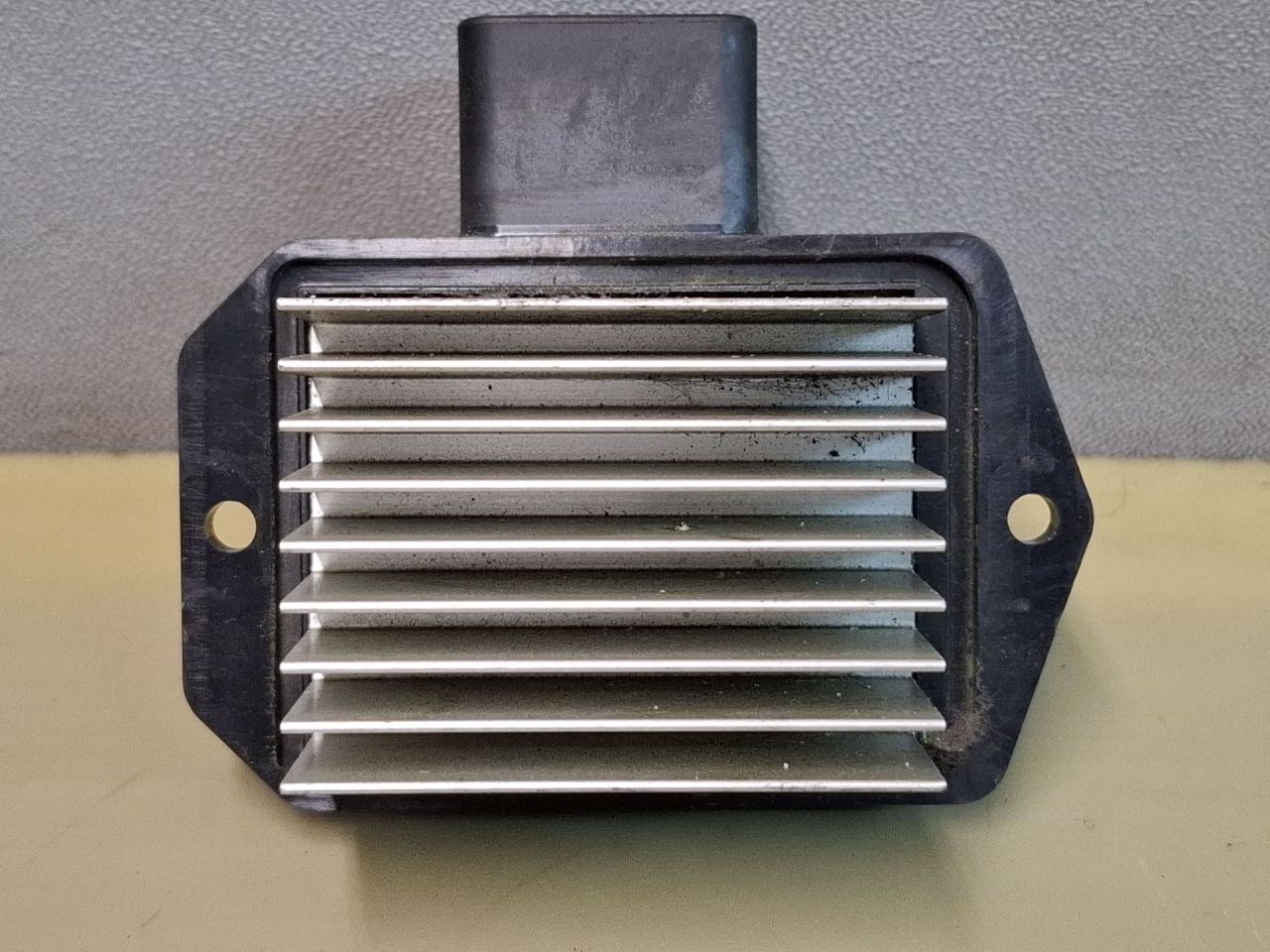 сопротивление печки Toyota Sienna 3 поколение 2011, 3.5 л., 2GR-FE, бензин, АКПП, серый, передний привод, 4993002230 - фото №1