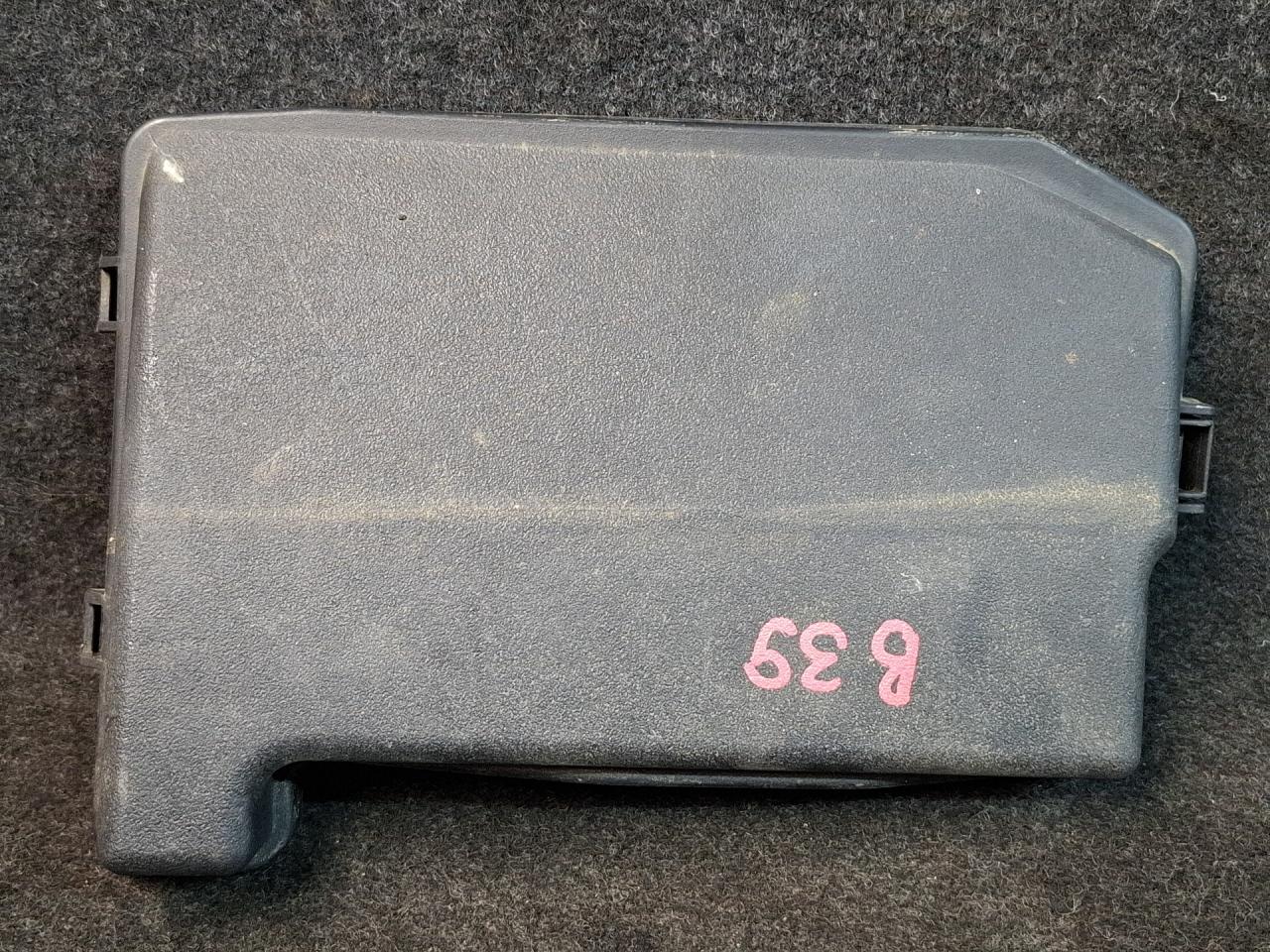 крышка блока предохранителей Toyota Prius V 1 поколение ZVW41 ZVW41 2014, 1.8 л., гибрид, АКПП, синий, хетчбэк 5 дв., передний привод, 82662-47141 - фото №1