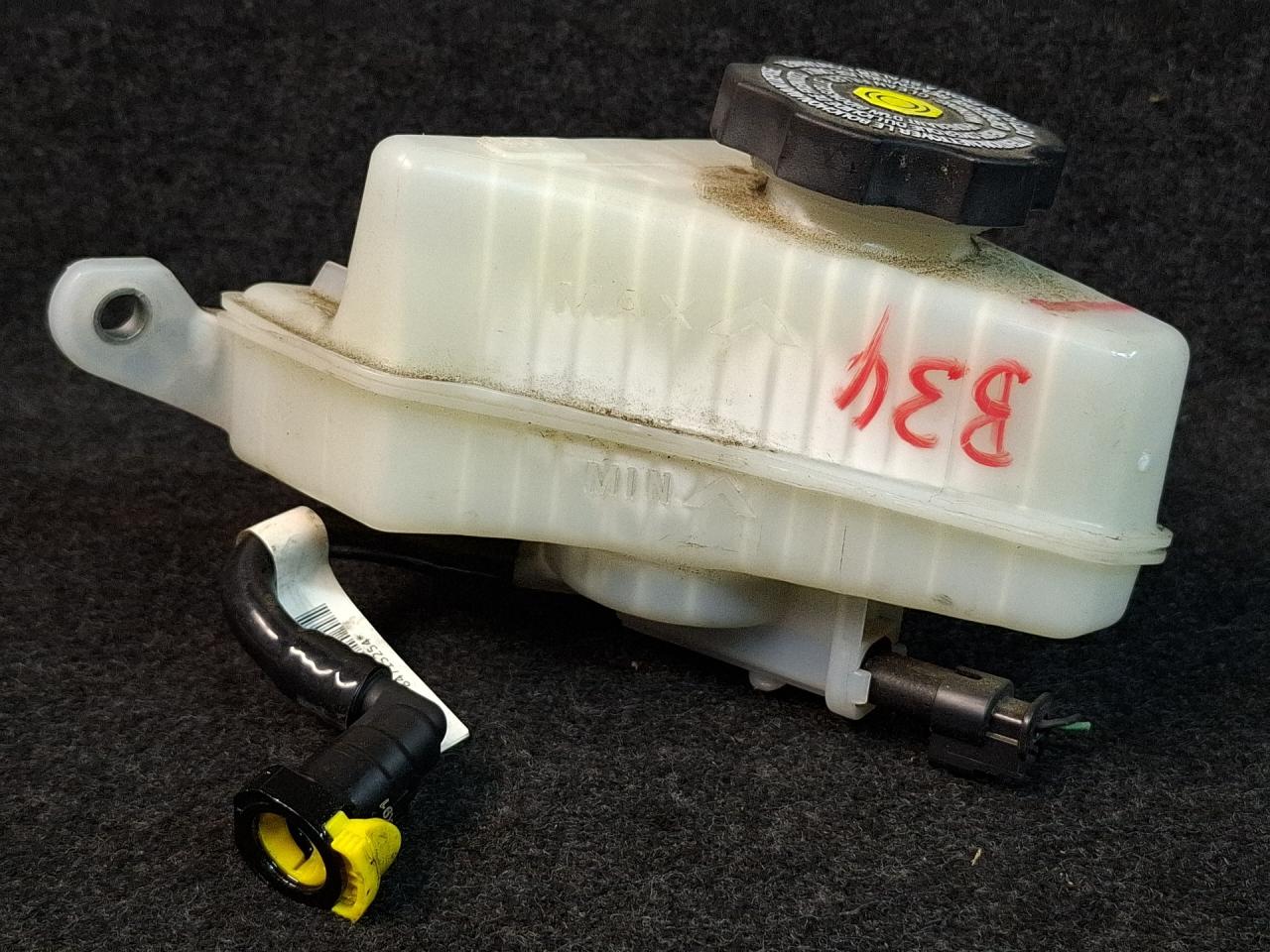 бачок тормозной жидкости Cadillac XT4 1 поколение 2020, 2.0 л., бензин, АКПП, 318e, полный привод, 84715254 - фото №1