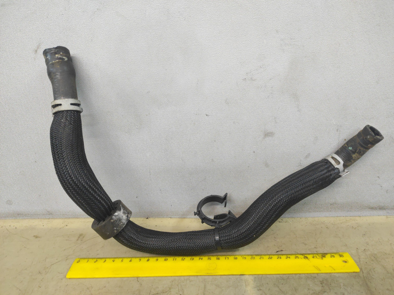 патрубок (трубопровод, шланг) Chevrolet Equinox 3 поколение 2018, 1.5 л., бензин, АКПП, серый 139х, минивэн, передний привод - фото №1