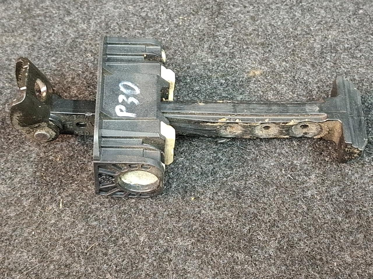 ограничитель открывания двери BMW 3 серия F30/F31/F34 F30 2013, 2.0 л., N20 B20 A, бензин, АКПП, черный, седан, полный привод - фото №1