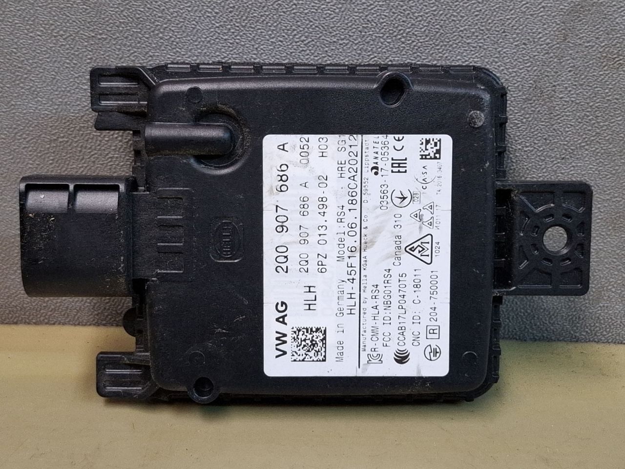 датчик мертвых (слепых) зон Volkswagen Jetta 7 поколение 2019, 1.4 л., бензин, АКПП, оранжевый, седан, передний привод, 2Q0907686A - фото №1