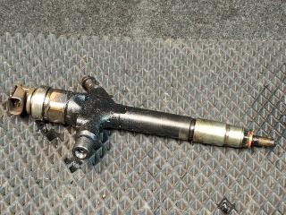 форсунка Mazda 6 1 поколение [рестайлинг] GY 2006, 2.0 л., RF7J, дизель, МКПП, серебристый