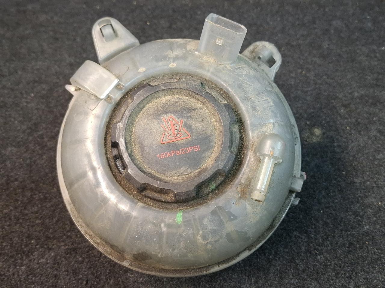 бачок расширительный Volkswagen Jetta 7 поколение 2019, 1.4 л., бензин, АКПП, синий, седан, передний привод, 5QM121407B - фото №1