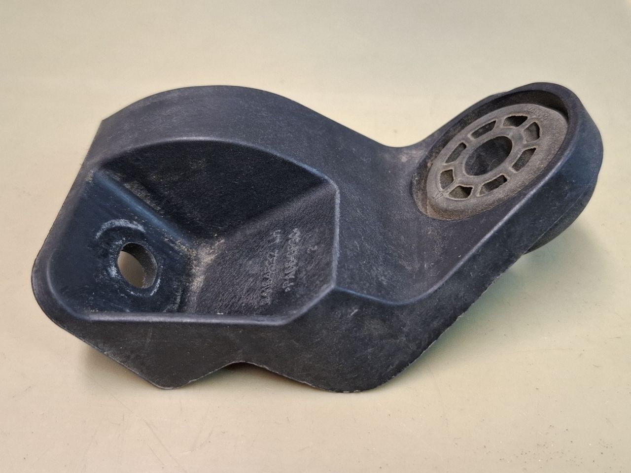 кронштейн радиатора Chevrolet Equinox 3 поколение 2018, 1.5 л., бензин, АКПП, серый/441b, полный привод, 84164532 - фото №1