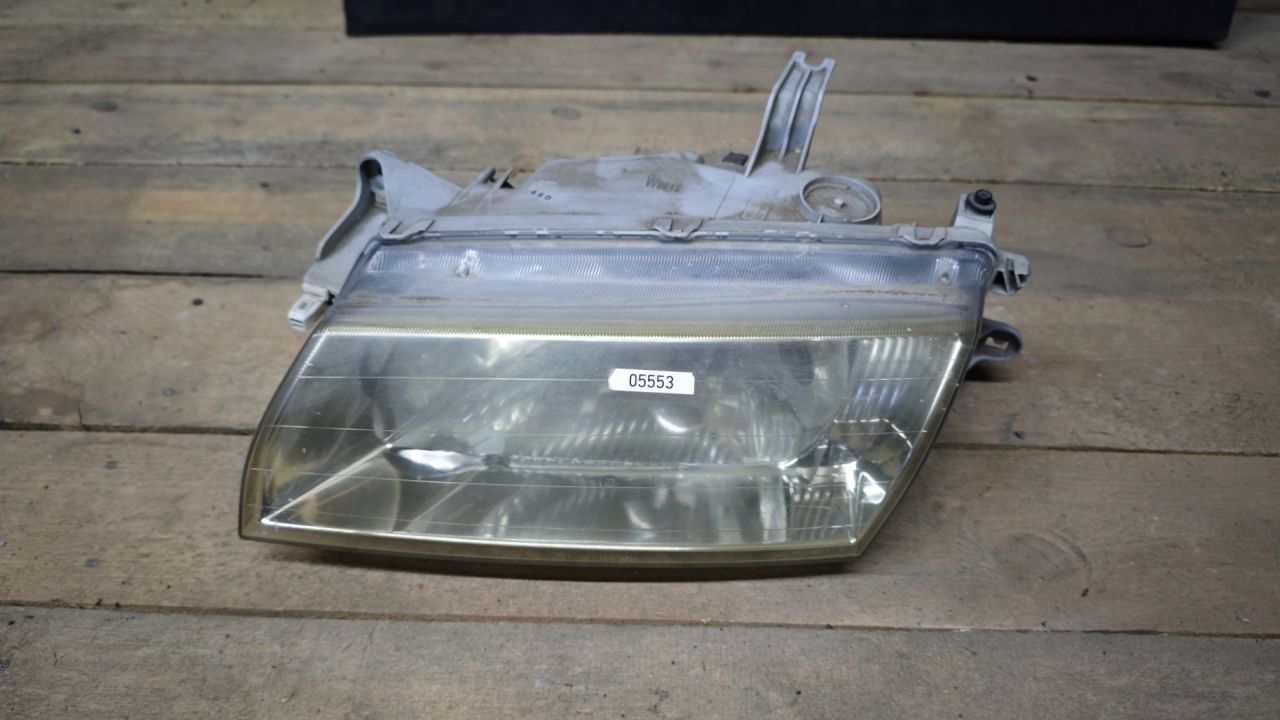фара левая Mazda 323 5 поколение 1997, седан - фото №1