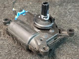 моторчик заслонки печки Volkswagen Tiguan 2 поколение 2020, 2.0 л., бензин, АКПП, серый, полный привод, 5Q0907511D