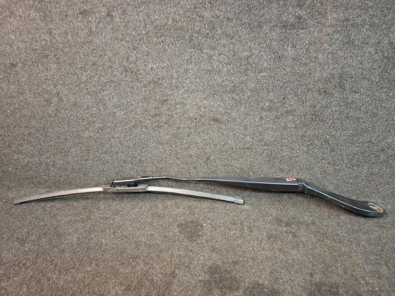 щеткодержатель (поводок стеклоочистителя, дворник) Ford Escape 4 поколение CX482 2020, 2.0 л., бензин, АКПП, белый az, внедорожник 5 дв., полный привод, LJ6B17527AA - фото №1