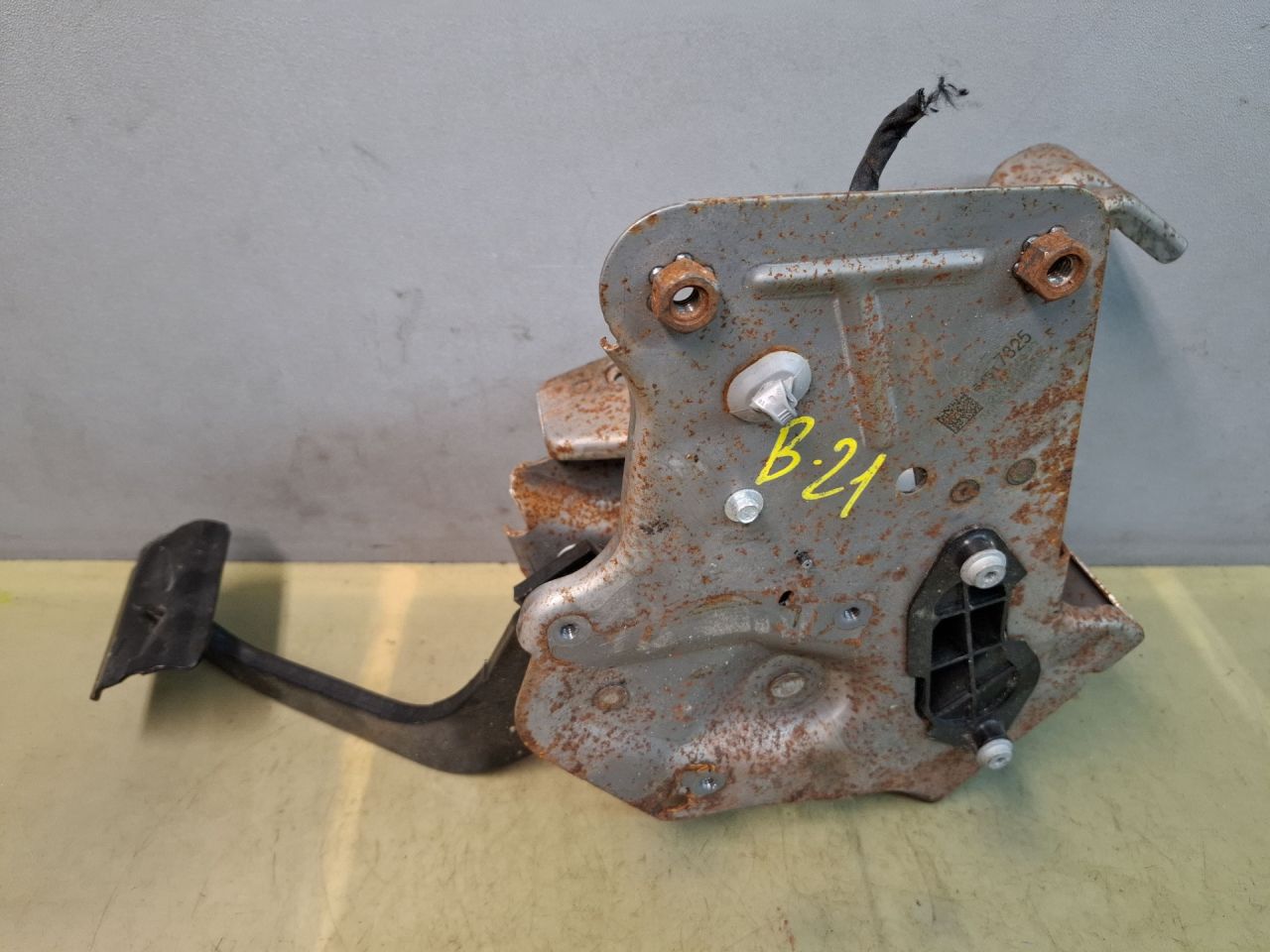 педаль тормоза Chevrolet Blazer 3 поколение 2019, 3.6 л., бензин, АКПП, белый, полный привод - фото №1