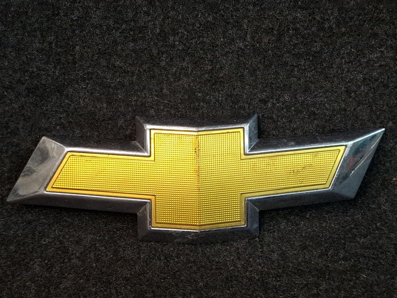 эмблема Chevrolet Equinox 3 поколение 2020, 23136671 - фото №1