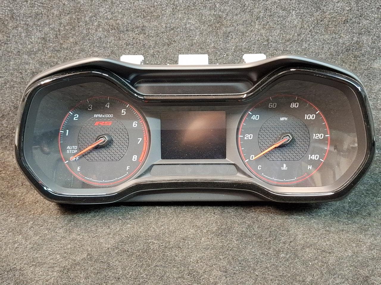 щиток приборов (приборная панель) Chevrolet Trax 2 поколение 2024, 1.2 л., бензин, АКПП, серебристый, хетчбэк 5 дв., передний привод, 60007564 - фото №1