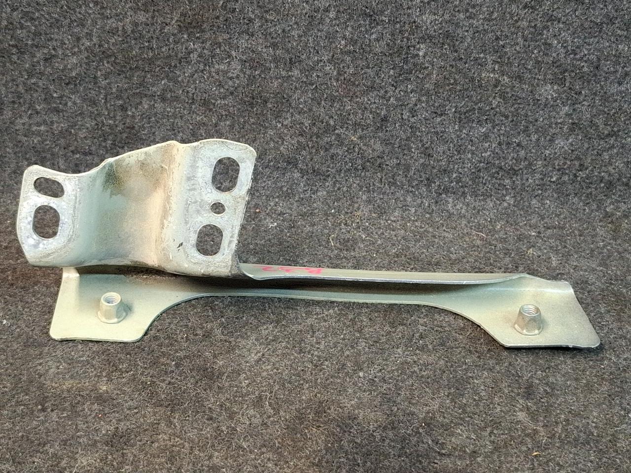 крепление ( кронштейн ) крыла Volkswagen Tiguan 2 поколение 2020, 2.0 л., бензин, АКПП, серый, полный привод, 5NA821184 - фото №1