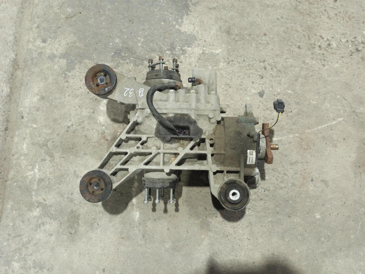 редуктор заднего моста Volkswagen Tiguan 2 поколение 2020, 2.0 л., бензин, АКПП, серый, полный привод - фото №1