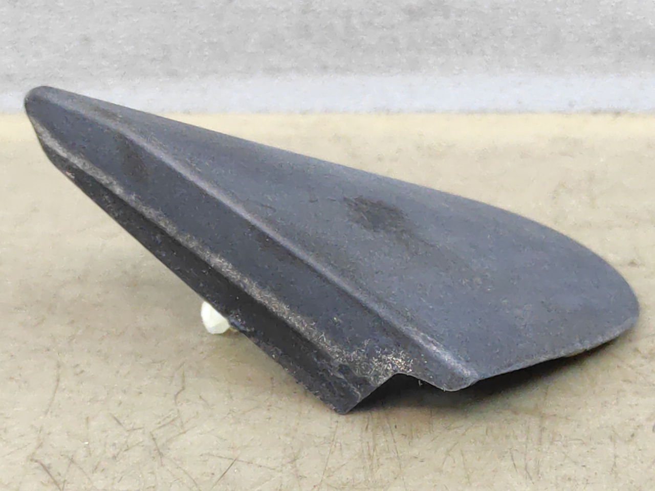 Накладка крыла (уголок зеркала) переднего правая Suzuki Kizashi 1 поколение 2012, 2.4 л., J24B, бензин, АКПП, красный, седан, полный привод, 7719157L0 - фото №1