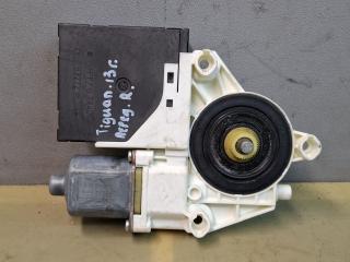 моторчик стеклоподъемника передний правый Volkswagen Tiguan 1 поколение [рестайлинг] 2013, 5N0959701B, 1K0959793Q