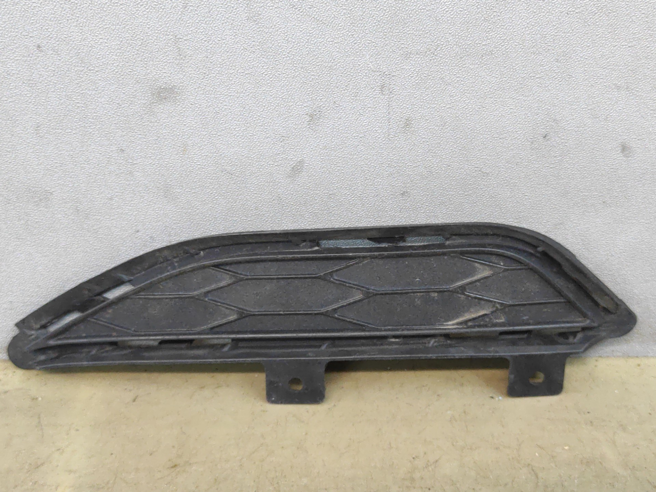 заглушка (решетка) в бампер Ford Edge 2 поколение CD539 2018, 2.0 л., бензин, АКПП, черный, внедорожник 5 дв., полный привод, FT4B17B968BAW - фото №1