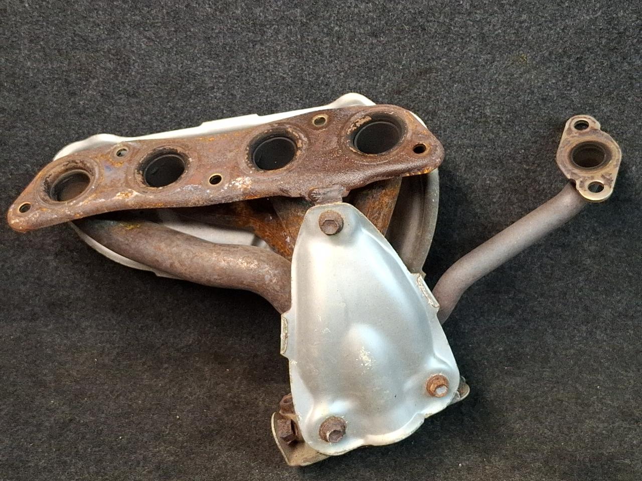 коллектор выпускной Toyota Prius V 1 поколение ZVW41 ZVW41 2014, 1.8 л., гибрид, АКПП, синий, хетчбэк 5 дв., передний привод - фото №1