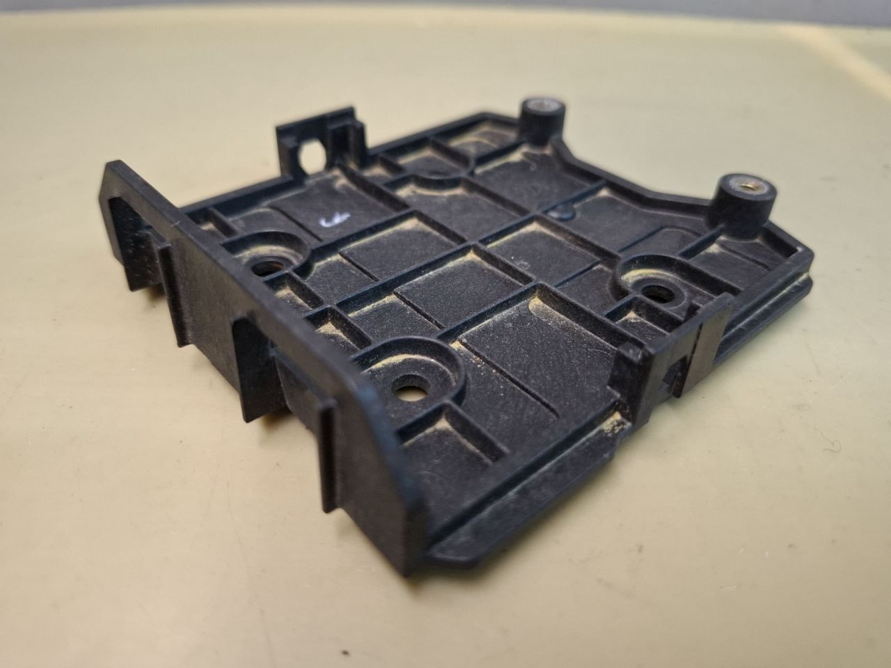 кронштейн (крепление) Ford Escape 4 поколение CX482 2021, 2.5 л., гибрид, АКПП, внедорожник 5 дв., полный привод, A2C7583490 - фото №1