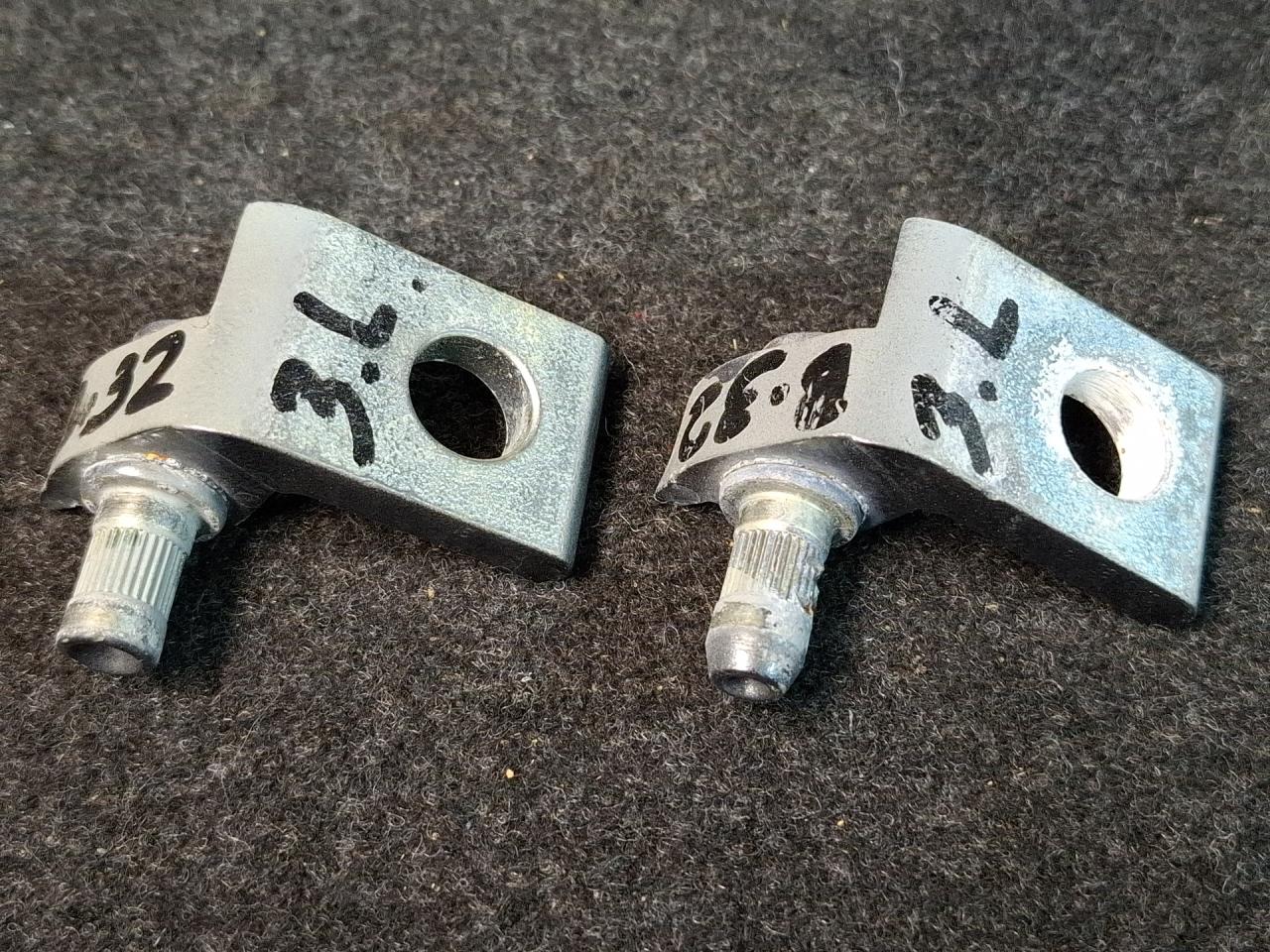 петля двери Volkswagen Tiguan 2 поколение 2020, 2.0 л., бензин, АКПП, серый, полный привод - фото №1