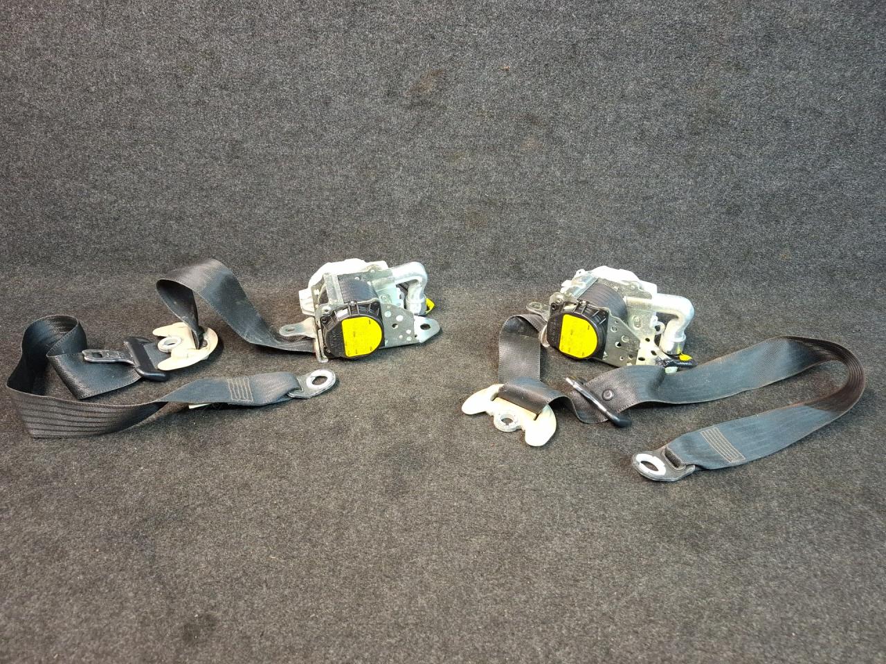 ремень безопасности Toyota Prius V 1 поколение ZVW41 ZVW41 2014, 1.8 л., гибрид, АКПП, синий, хетчбэк 5 дв., передний привод, 20J082531, 19J082531 - фото №1