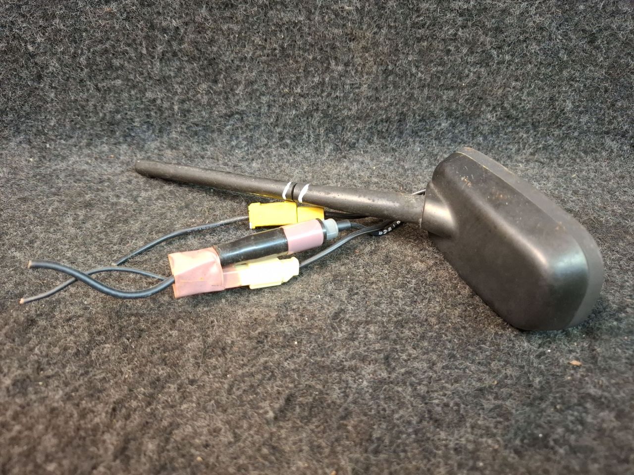 антенна Mitsubishi ASX 1 поколение 2012, 2.0 л., 4B11, бензин, АКПП, черный, внедорожник 5 дв., полный привод - фото №1