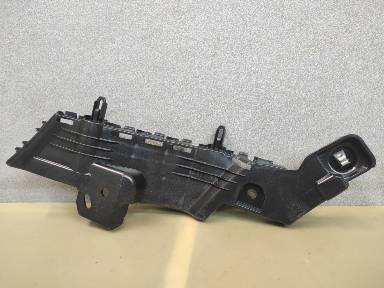 крепление бампера Buick Encore GX 1 поколение 2022, 42713982 - фото №1