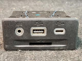 разъем AUX / USB GMC Terrain 2 поколение 2020, 1.5 л., бензин, АКПП, серый 464с, передний привод, 84698809