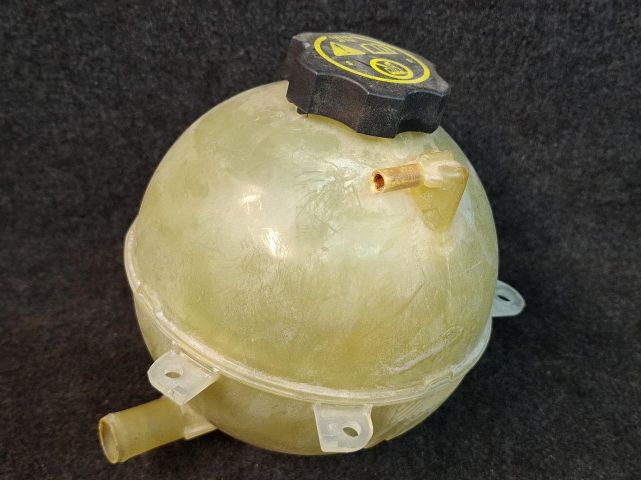 бачок расширительный Chevrolet Malibu 9 поколение 2017, 1.5 л., бензин, АКПП, черный, седан, передний привод, 23386455, 23386455-CAV - фото №1