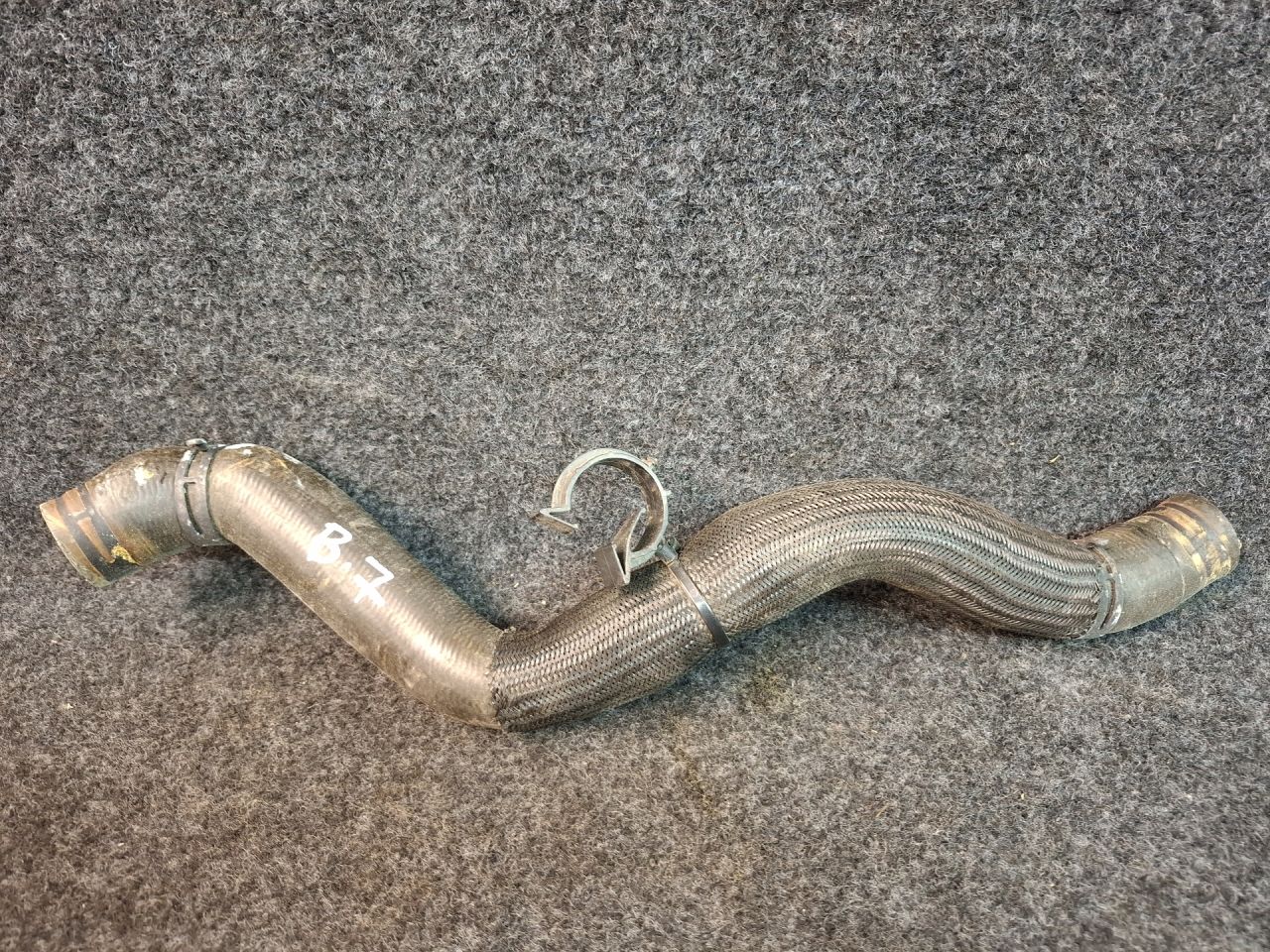 патрубок радиатора Chevrolet Equinox 3 поколение 2018, 2.0 л., бензин, АКПП, передний привод, 23241651 - фото №1