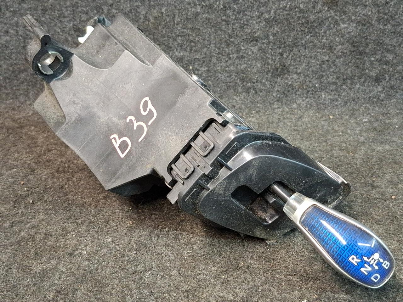 кулиса Toyota Prius V 1 поколение ZVW41 ZVW41 2014, 1.8 л., гибрид, АКПП, синий, хетчбэк 5 дв., передний привод, 75C803LHD - фото №1