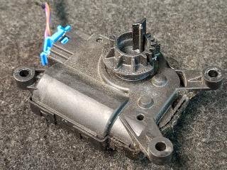 моторчик заслонки печки Volkswagen Tiguan 2 поколение 2020, 2.0 л., бензин, АКПП, серый, полный привод, 5Q0907511G