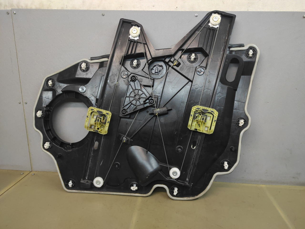 стеклоподъемник передний левый Ford Escape 4 поколение CX482 2021, 2.5 л., гибрид, АКПП, внедорожник 5 дв., полный привод - фото №1