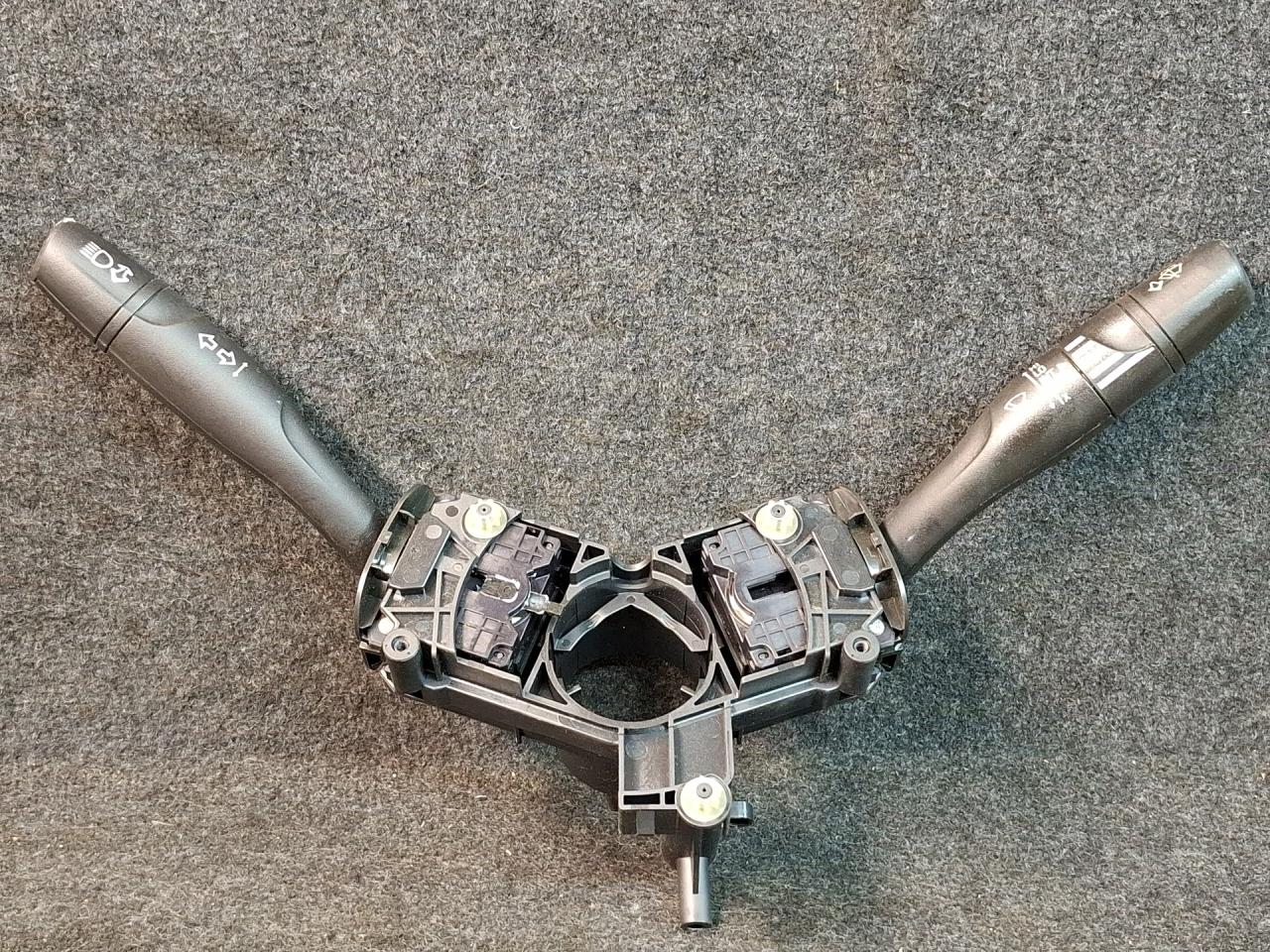 переключатель подрулевой (стрекоза) Chevrolet Malibu 9 поколение 2017, 1.5 л., бензин, АКПП, черный, седан, передний привод, 39046845 - фото №1