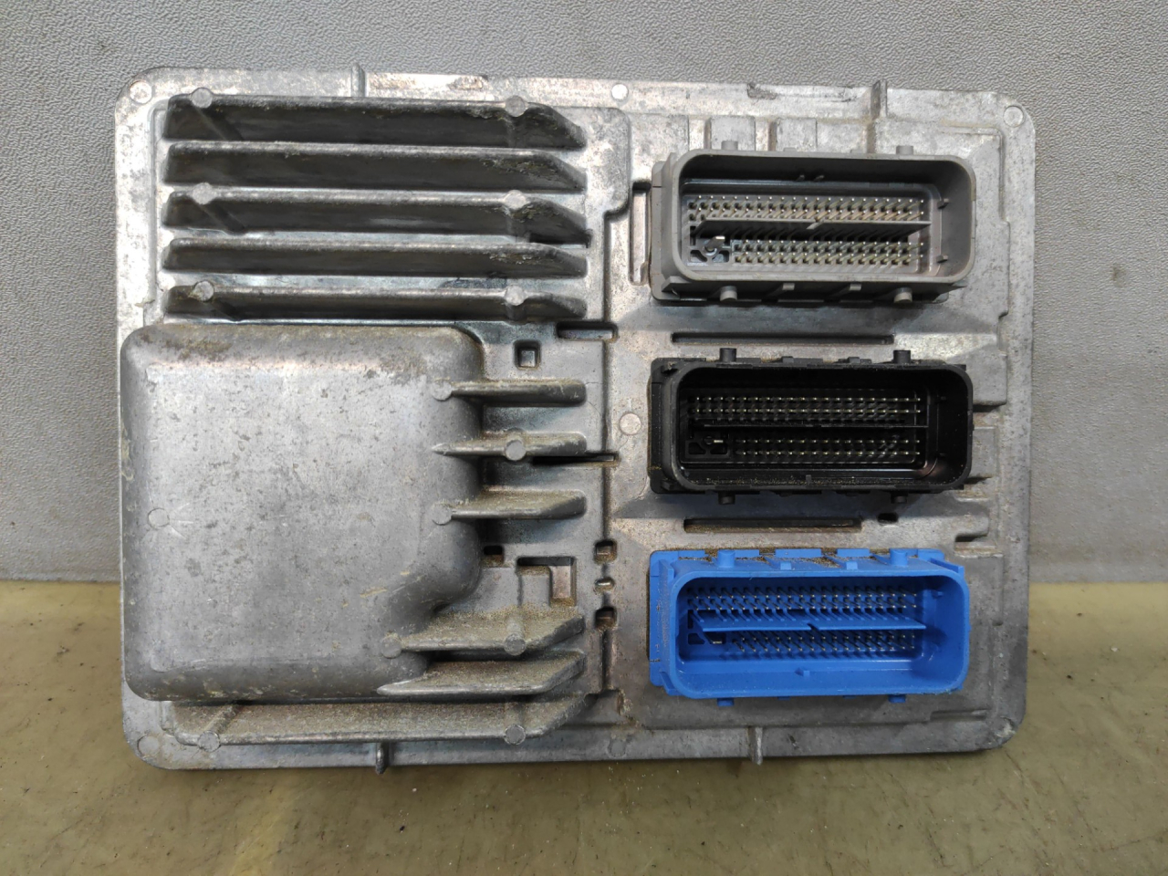 блок управления двигателем Chevrolet Equinox 3 поколение 2019, 1.5 л., бензин, АКПП, белый 140х, минивэн, передний привод, 12695198 - фото №1