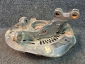 кулак поворотный правый Toyota Sienna 3 поколение 2011, 3.5 л., 2GR-FE, бензин, АКПП, серый, передний привод - фото №4