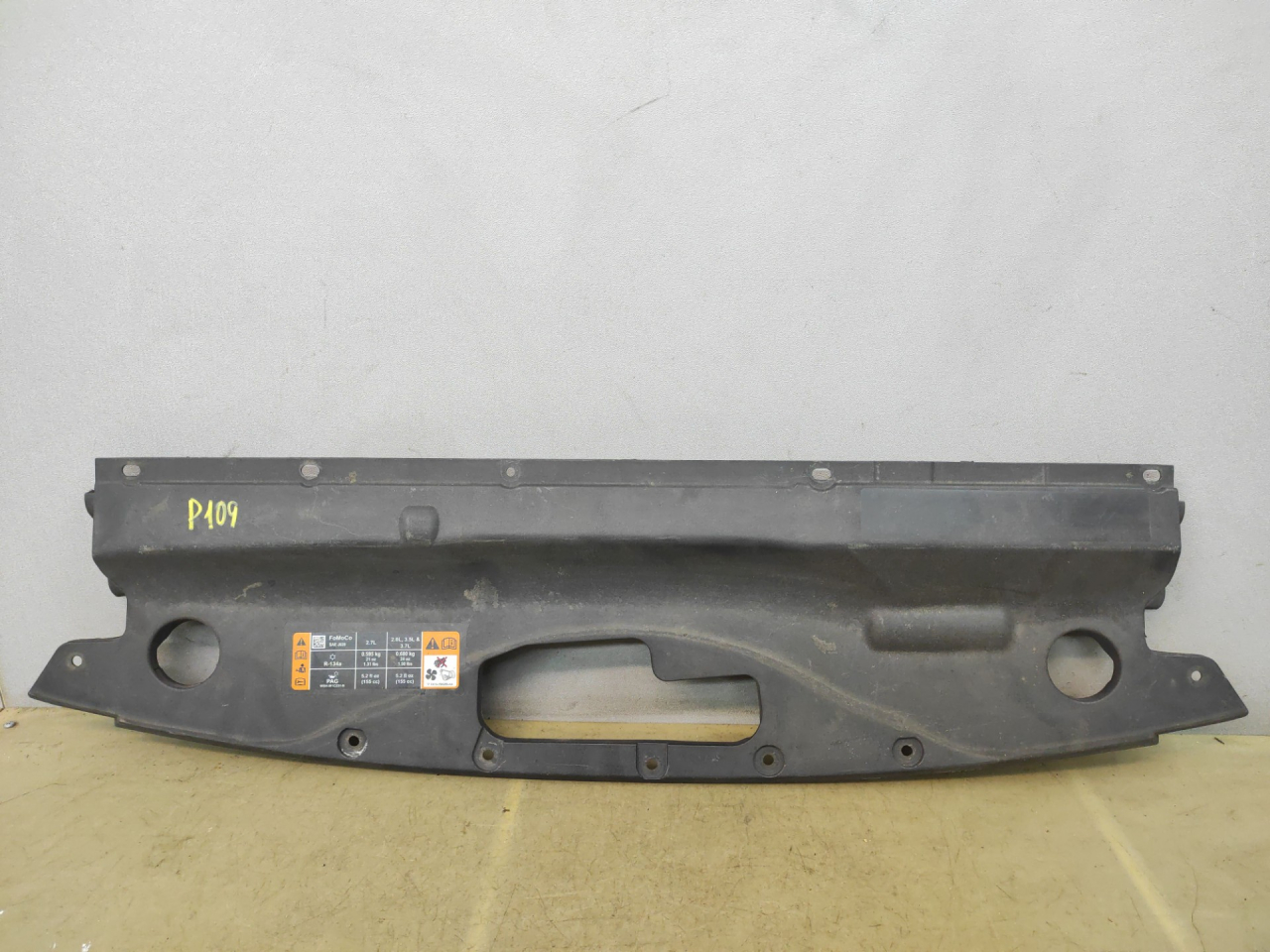 накладка декоративная Ford Edge 2 поколение CD539 2018, 2.0 л., бензин, АКПП, черный, внедорожник 5 дв., полный привод, FT4BR16613AB - фото №1