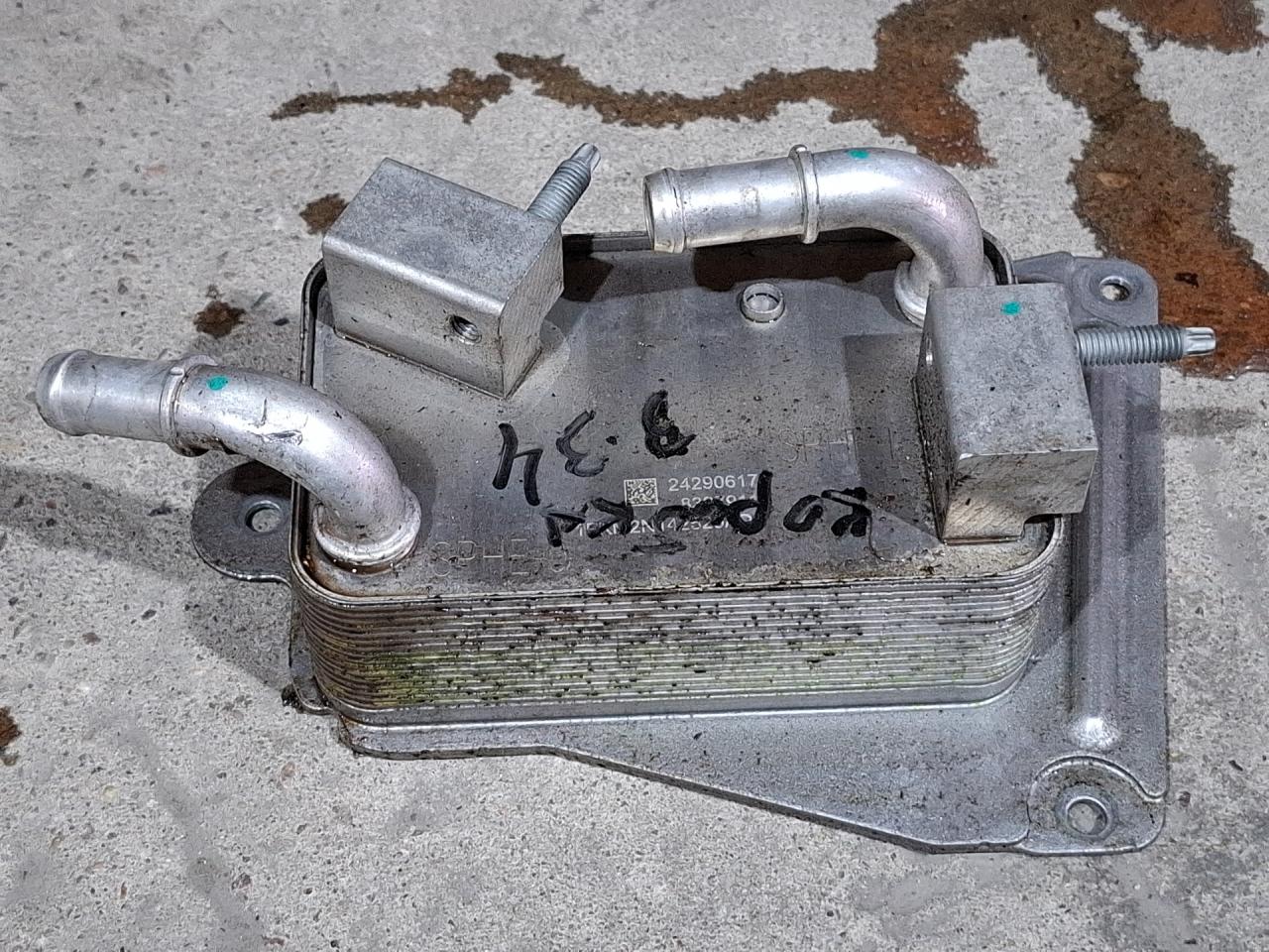 радиатор АКПП Cadillac XT4 1 поколение 2020, 2.0 л., бензин, АКПП, 318e, полный привод, 24290617 - фото №1