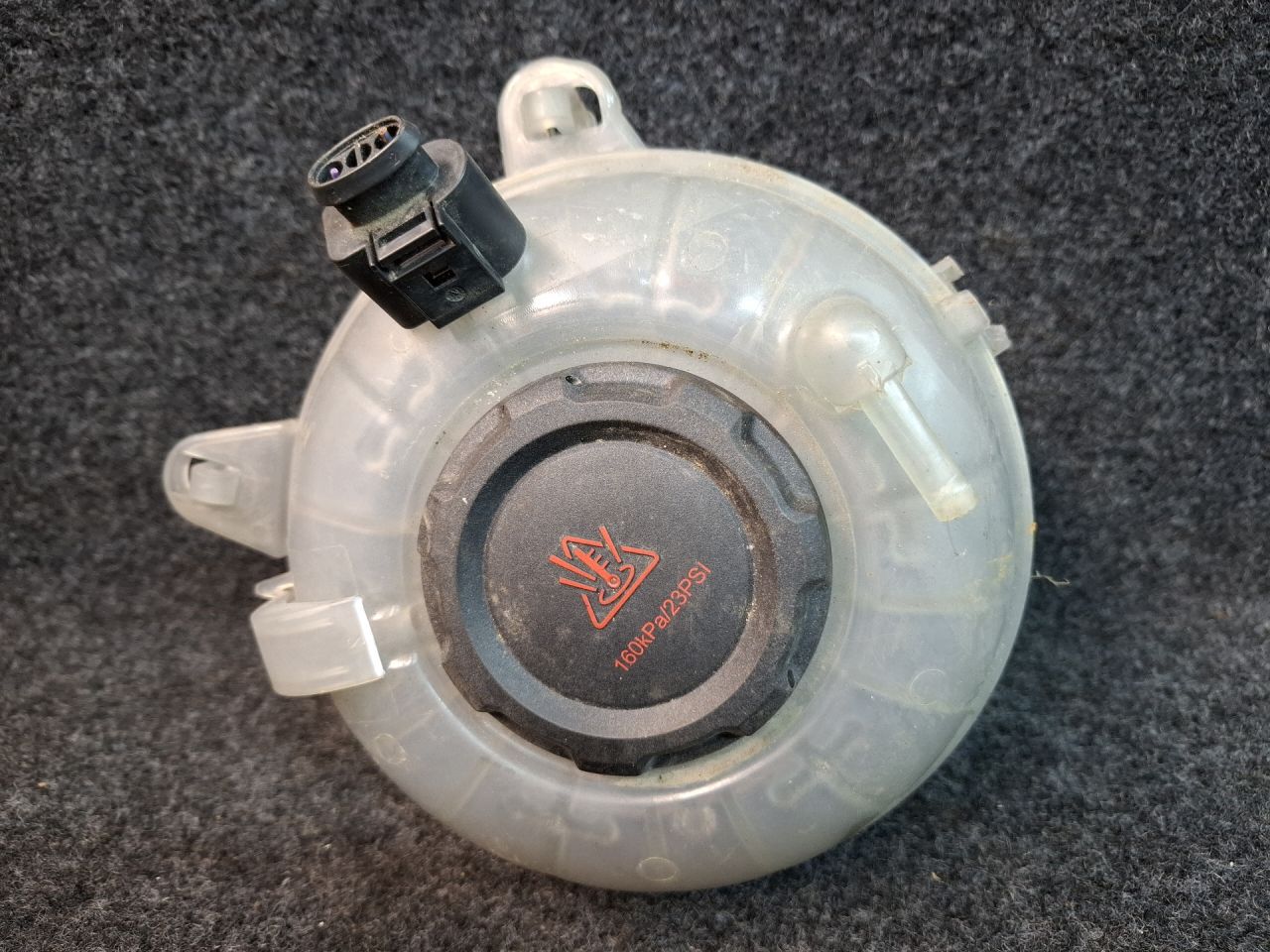 бачок расширительный Volkswagen Jetta 7 поколение 2021, 1.4 л., бензин, АКПП, серый, передний привод, 5QM-121407E - фото №1