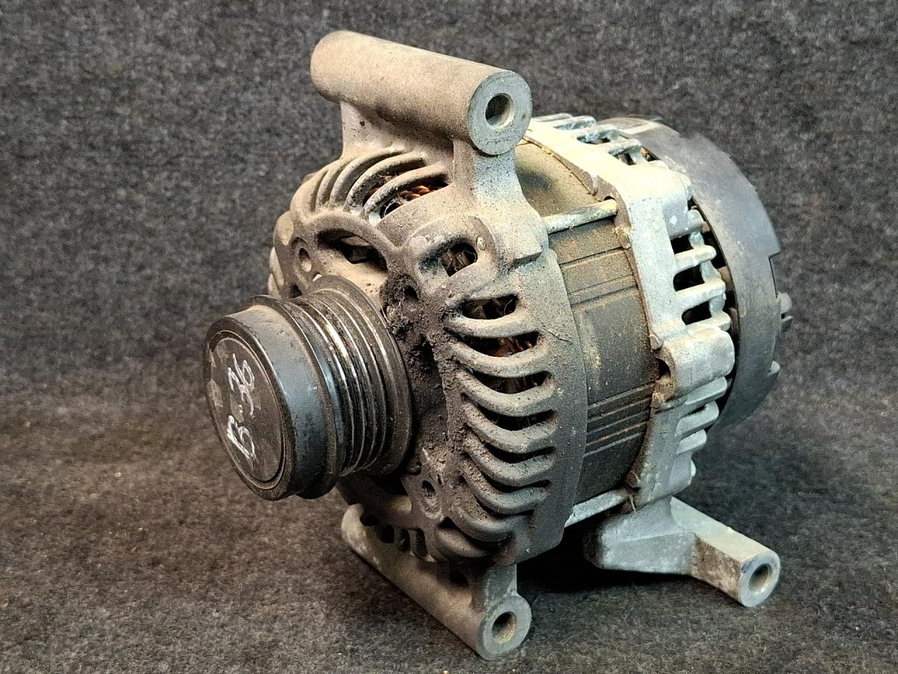 генератор Chevrolet Malibu 9 поколение 2017, 1.5 л., бензин, АКПП, черный, седан, передний привод, 13506528 - фото №1