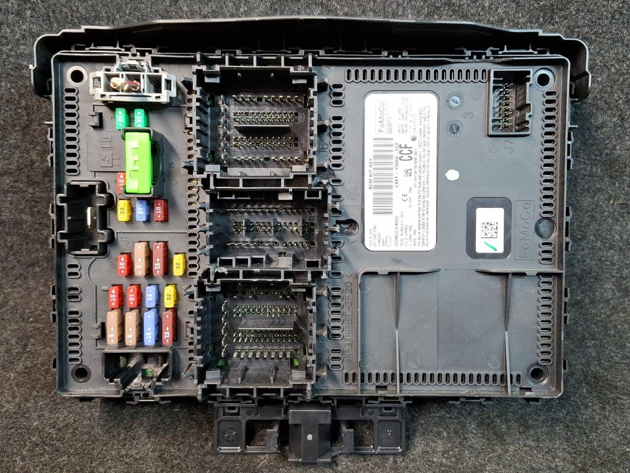 блок комфорта Ford Escape 4 поколение CX482 2020, 2.0 л., бензин, АКПП, белый az, внедорожник 5 дв., полный привод, LX6T-15604-CCF - фото №1