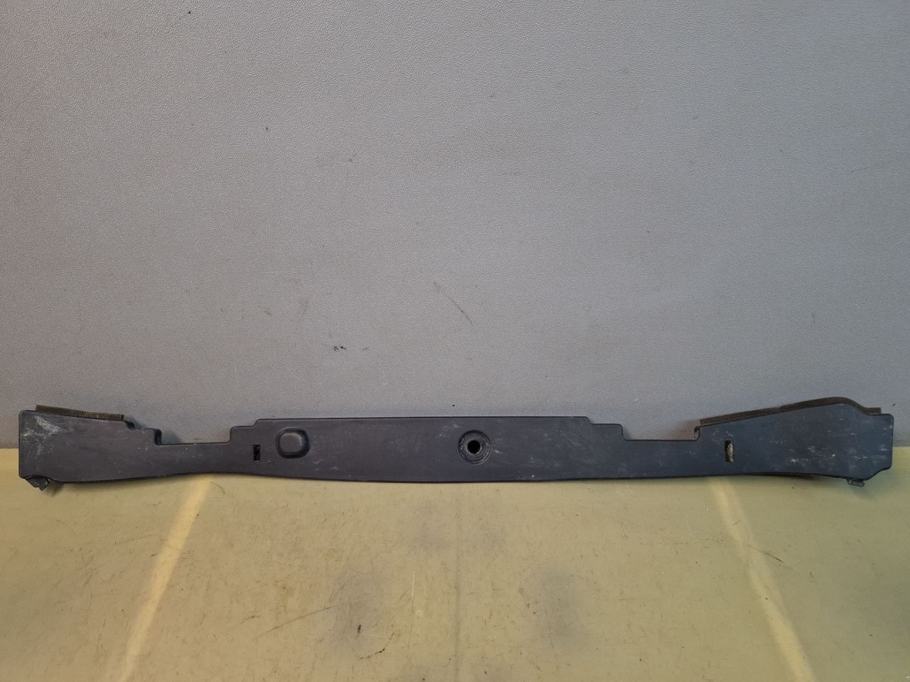 уплотнитель Mazda CX-5 2 поколение KF 2018, 2.5 л., PYY1, бензин, АКПП, серый/46g, внедорожник 5 дв., полный привод, KB7W563K5 - фото №1