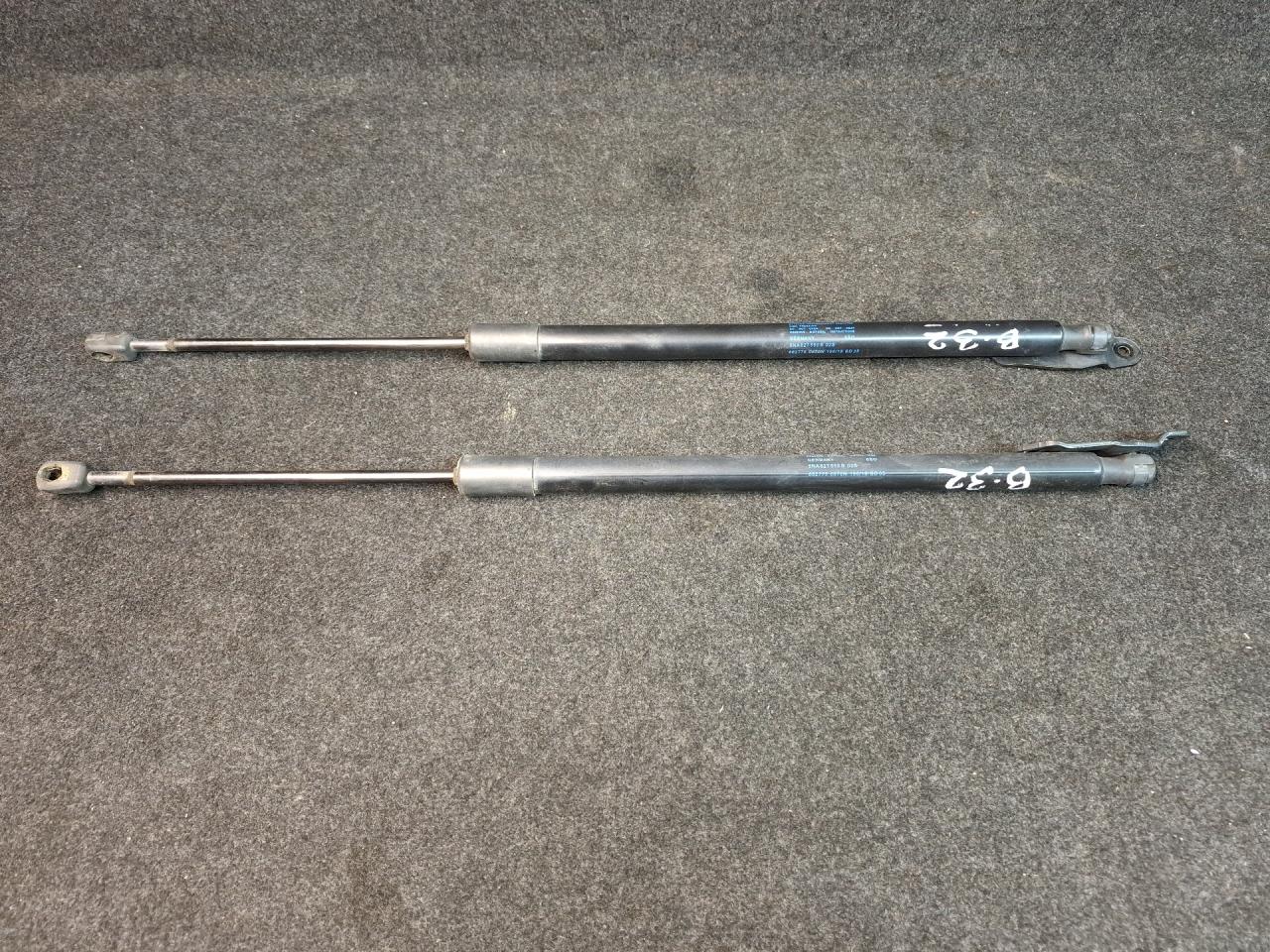 амортизатор крышки багажника (3-5 двери) Volkswagen Tiguan 2 поколение 2020, 2.0 л., бензин, АКПП, серый, полный привод, 5NA827550B02S - фото №1