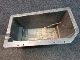 полка аккумулятора Mercedes-Benz Sprinter 2 поколение (W906) 2007, 2.1 л., OM 646.701, дизель, МКПП, красный, A906620.0131