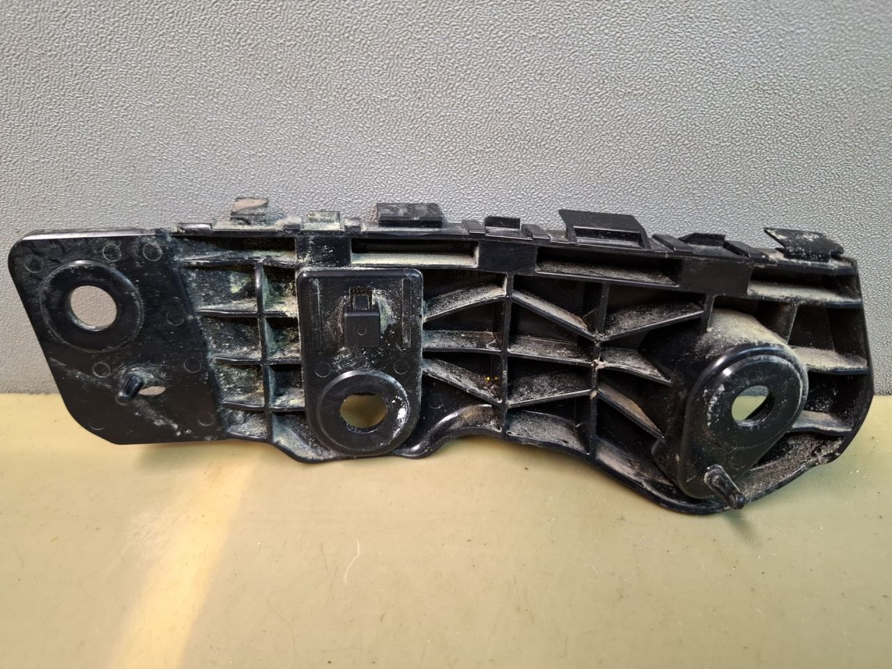 Крепление бампера переднего Mazda CX-5 2 поколение KF 2018, 2.5 л., PYY1, бензин, АКПП, серый/46g, внедорожник 5 дв., полный привод, KB8A500U1 - фото №1