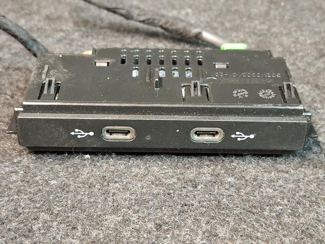 разъем AUX / USB Volkswagen Tiguan 2 поколение 2020, 2.0 л., бензин, АКПП, серый, полный привод, 5NA.035.736 - фото №1