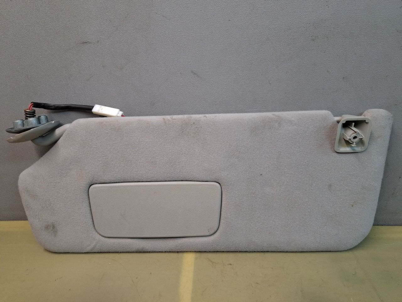 козырек солнцезащитный Toyota Sienna 3 поколение 2011, 3.5 л., 2GR-FE, бензин, АКПП, серый, передний привод - фото №1