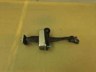 ограничитель открывания двери Infiniti QX80 1 поколение Z62 2014, 5.6 л., VK56DE, бензин, АКПП, белый, внедорожник 5 дв., задний привод